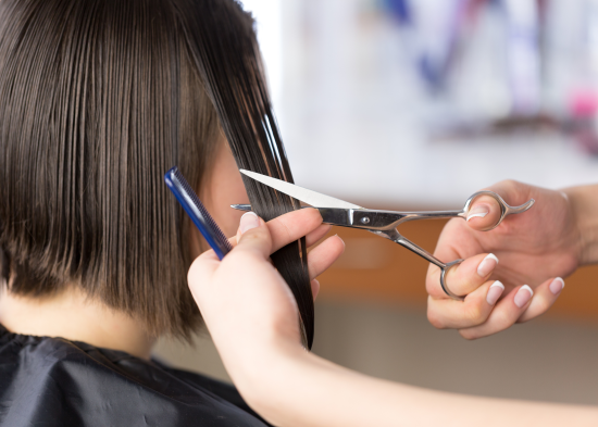 Місячний календар стрижок на грудень 2024 року: коли ідеальний час для зміни зачіски