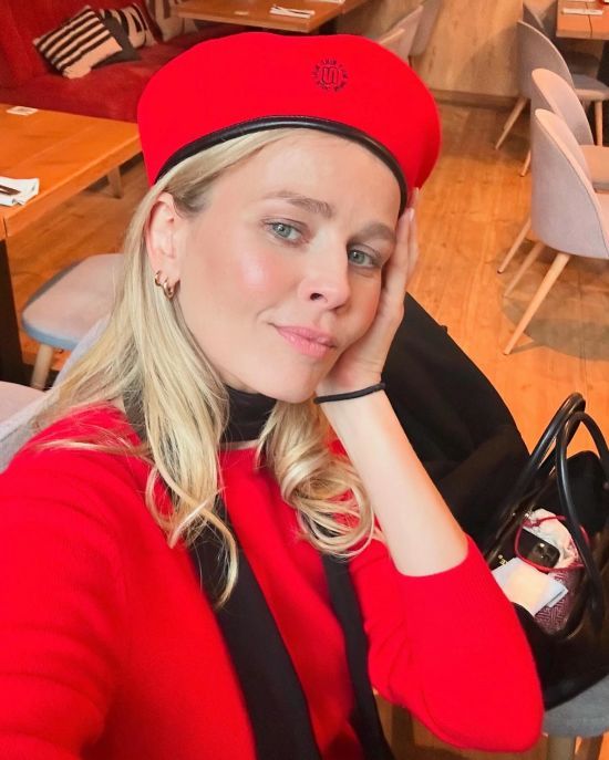 Зірка "Кухні" Кузнєцова публічно звернулася до нареченого-іноземця, з яким мешкає за кордоном