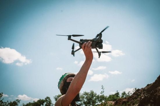 Дев'ять з десяти влучань: Україна починає масове виробництво унікальних дронів — WSJ Дев'ять з десяти влучань: Україна починає масове виробництво унікальних дронів — WSJ