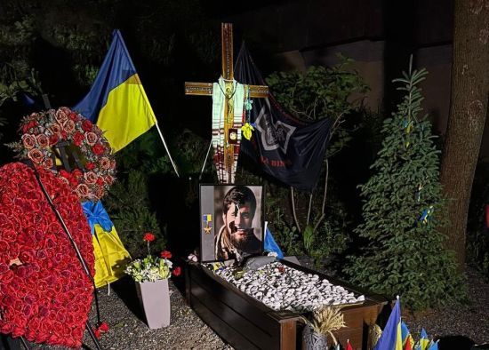 Жінка, яка здійснила наругу над могилою “Да Вінчі”, потребує лікування — прокуратура