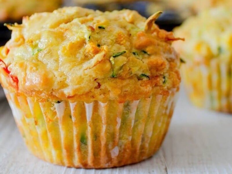 Відваріть це і змішайте – і вийдуть курячі мафіни із сиром. Рецепт від нутриціологині