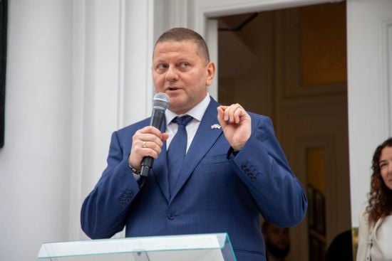 Залужний: Київ веде перемовини з Лондоном про навчання 5-7 тис. студентів щороку – до чого їх готуватимуть Залужний: Київ веде перемовини з Лондоном про навчання 5-7 тис. студентів щороку – до чого їх готуватимуть