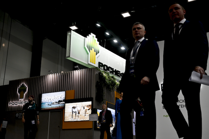 Росія обговорює обʼєднання "Газпром нефть", "Лукойл" та "Роснефть" – WSJ
