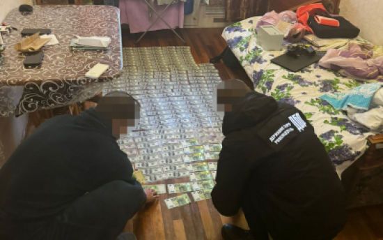 Фіктивні розлучення та опіка: ДБР викрило схему уникнення мобілізації в Донецькому суді