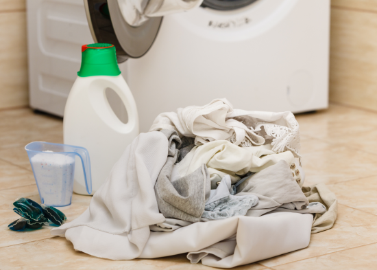 Помиляється кожен другий: фахівці назвали речі, які не можна прати надто часто