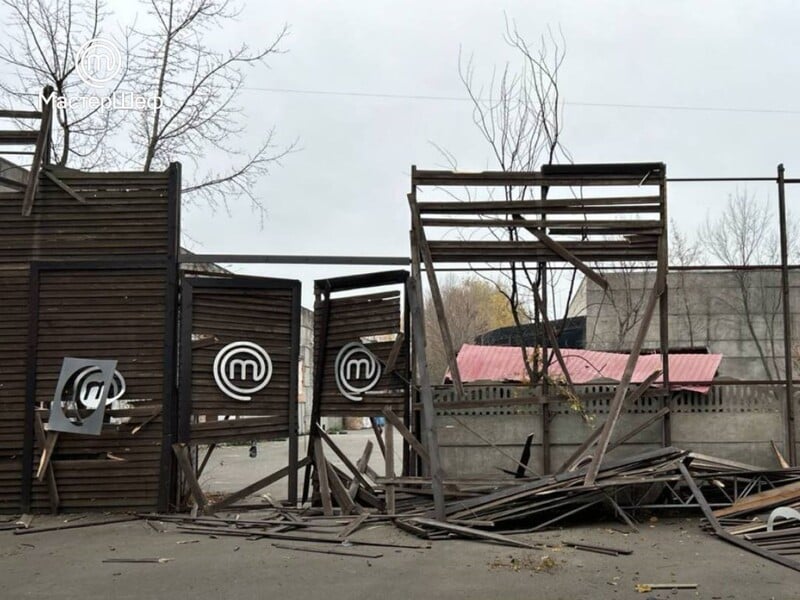 Російські військові під час обстрілу Києва зруйнували знімальний павільйон шоу "МастерШеф". Фото