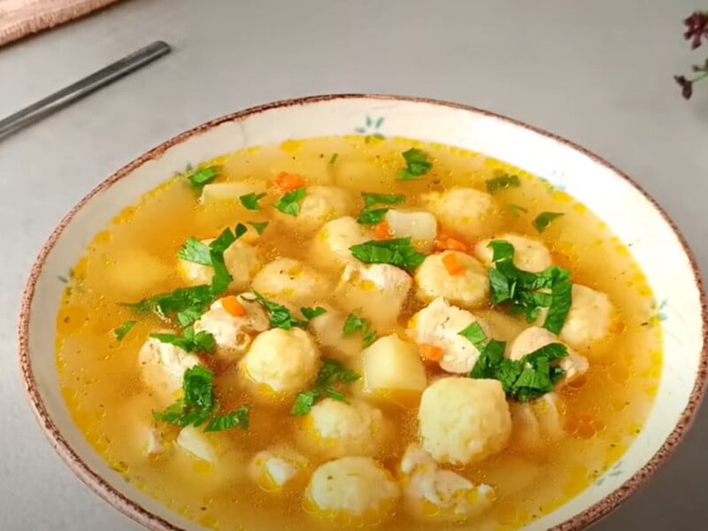 Обсмажте це із цибулею – і суп вийде ароматним і смачним. Простий рецепт із доступних продуктів