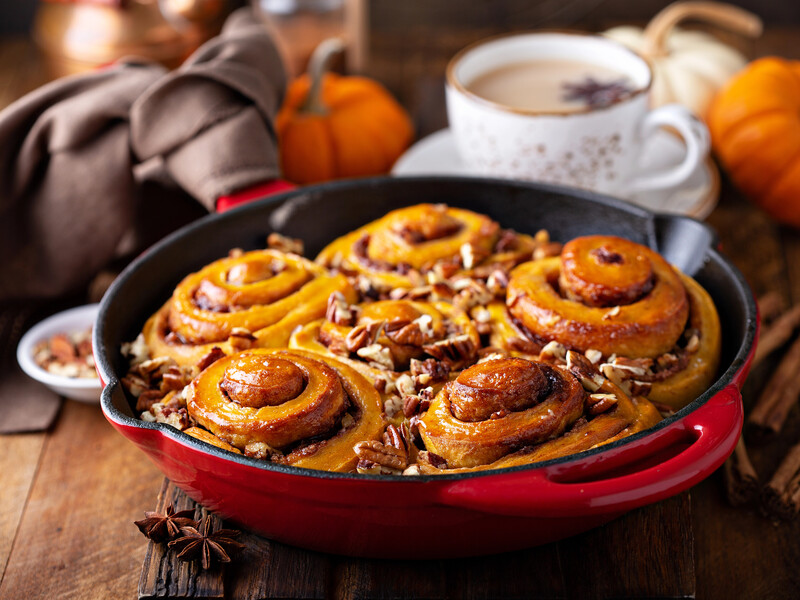 "Коли я печу ці гарбузові булочки з карамеллю, на запах збігаються сусіди". Готуємо тісто без яєць