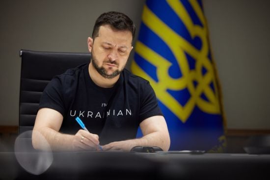 Зеленський підписав указ про позбавлення держнагород зрадників: хто у списку