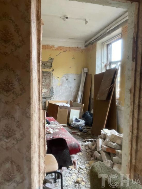 Удар по Дніпру: з’явились деталі з фото розтрощеного реабілітаційного центру