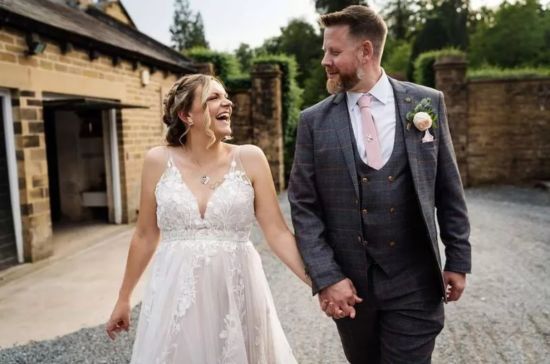 Медсестра, яка стрибнула під потяг, вийшла заміж за машиніста, який врятував їй життя – фото