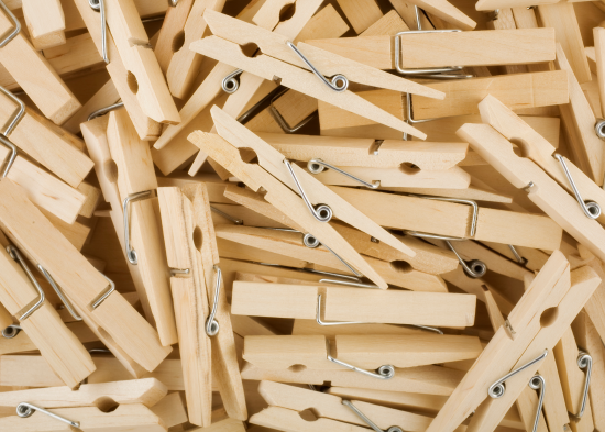 Навіщо досвідчені водії возять в салоні автомобіля дерев'яну прищіпку: ви будете здивовані