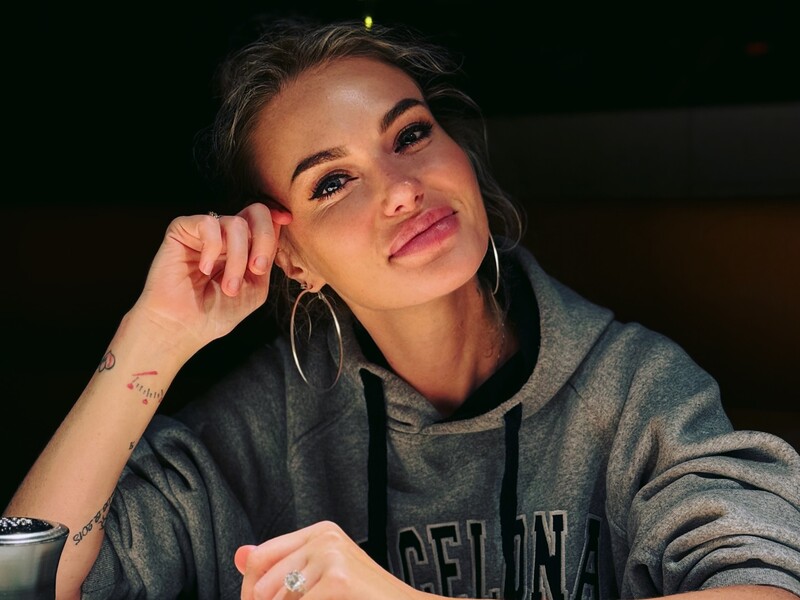 Камінська показала фігуру в щільному топі. Відео