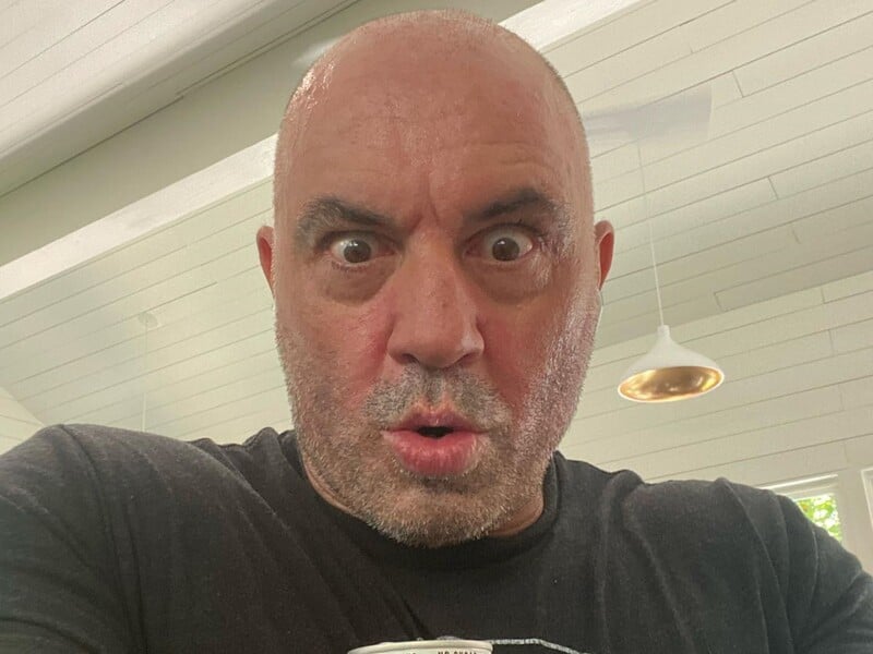 Скандальний блогер, який брав інтерв'ю у Трампа, послав Зеленського. Кулеба й Кличко відповіли