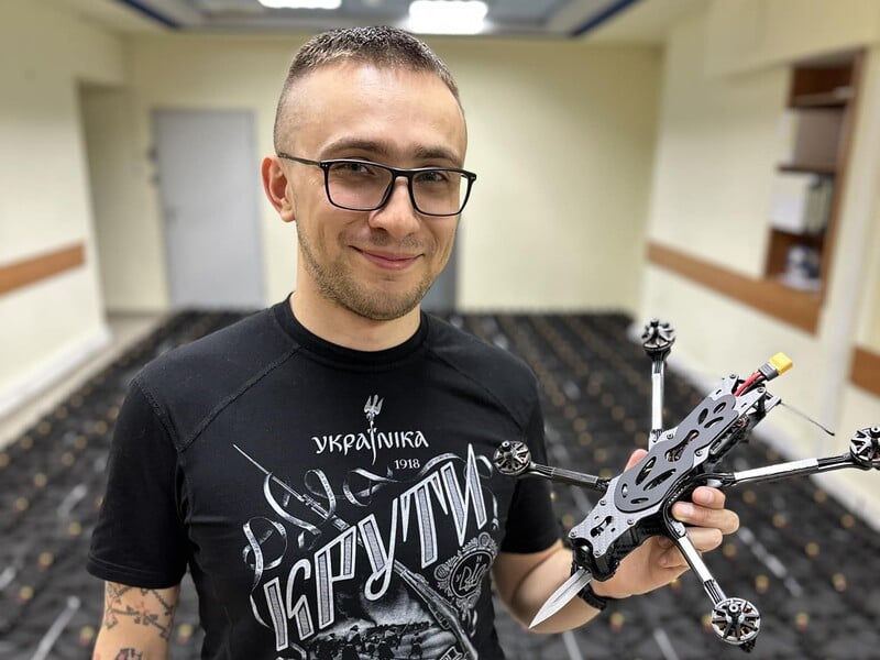 Стерненко заручився й показав свою обраницю. У мережі відреагували: "Думав, що він одружений із FPV-дроном"