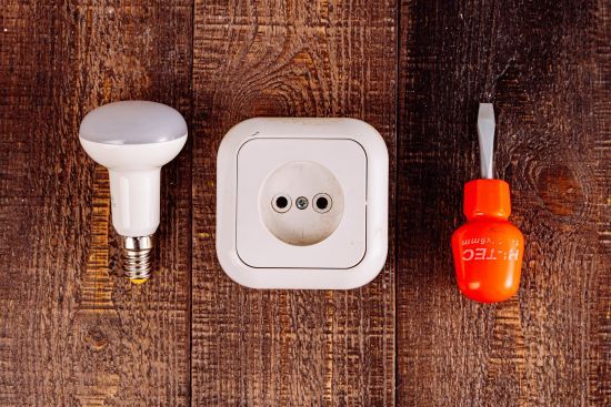 Корисні поради, які допоможуть захистити техніку та оселю від стрибків напруги Корисні поради, які допоможуть захистити техніку та оселю від стрибків напруги