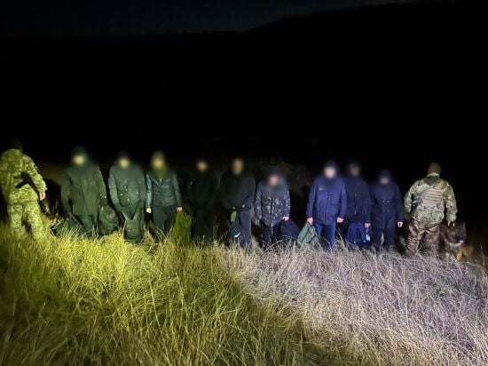 Група чоловіків намагалася незаконно потрапити до Молдови: одного втікача затримав пес
