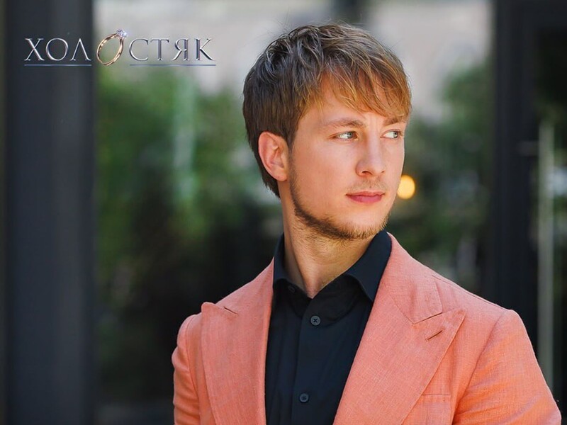 "Холостяк" Терен пояснив, чому активно цілується з учасницями шоу "Холостяк" Терен пояснив, чому активно цілується з учасницями шоу