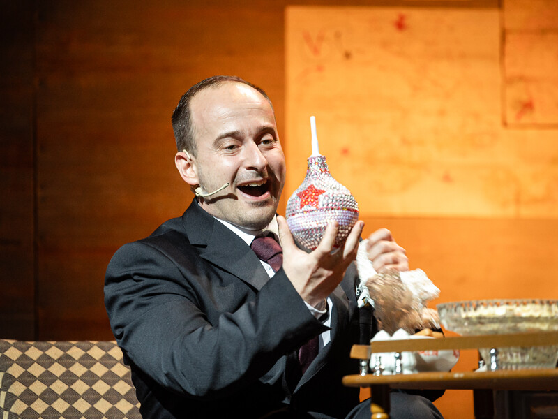 "Путін помер". "Дикий театр" показав виставу про смерть російського диктатора. Фото "Путін помер". "Дикий театр" показав виставу про смерть російського диктатора. Фото