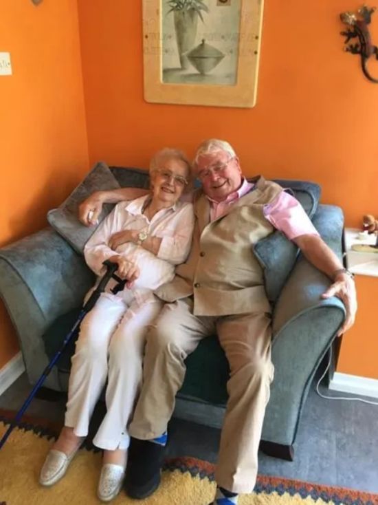 Чоловік помер в день похорону дружини після того, як пара "не провела жодної ночі в розлуці" – фото