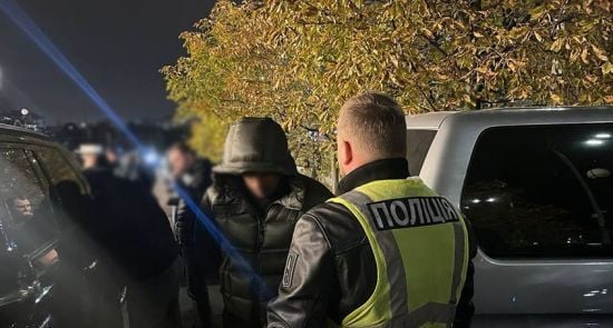 Невдалий заробіток: у Києві затримали двох громадян, які пропонували чоловікам декілька схем для уникнення мобілізації