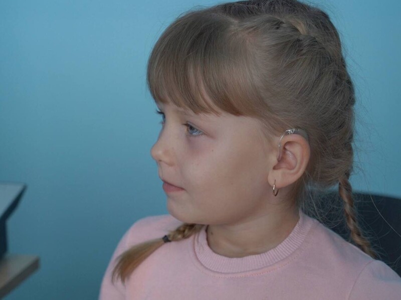 Шестирічна Катя з Харкова отримала суперсучасні слухові апарати від Фонду Ріната Ахметова Шестирічна Катя з Харкова отримала суперсучасні слухові апарати від Фонду Ріната Ахметова
