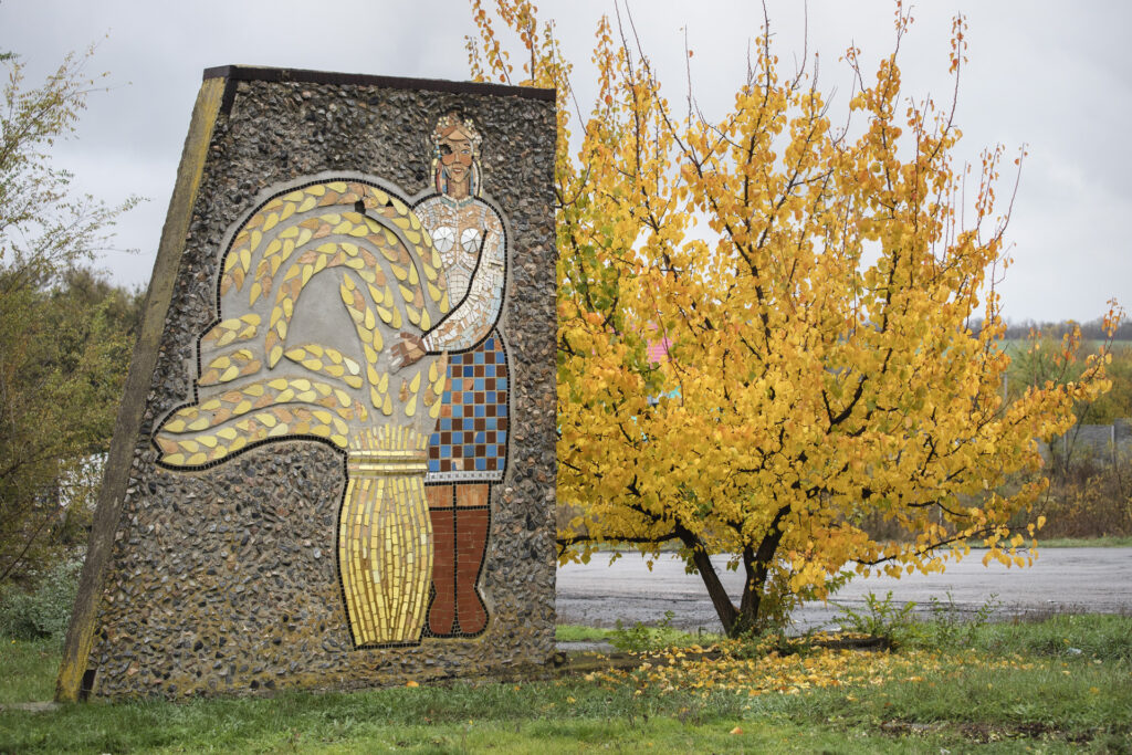 У Києві відкрили виставку фотоархіву Євгена Нікіфорова «Чипси: Українські наївні мозаїки» У Києві відкрили виставку фотоархіву Євгена Нікіфорова «Чипси: Українські наївні мозаїки»