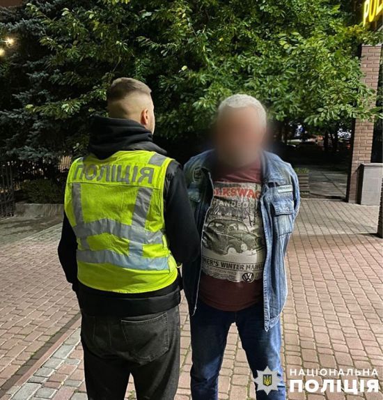 "Офіцер" виявився злодієм: псевдовійськовий обікрав довірливу киянку на величезну суму