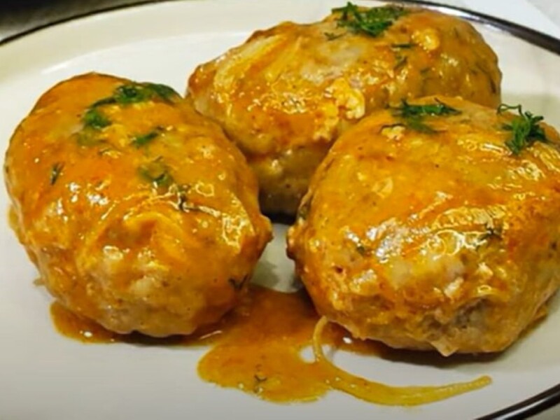 Скористайтеся цими порадами, щоб приготувати ніжні й соковиті гречані котлети під соусом