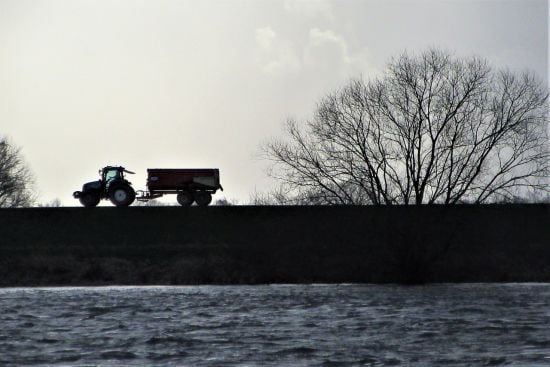 На Одещині водій трактора не помітив, що розчавив дитину