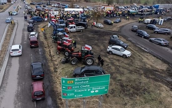 Польські фермери заблокували пункт пропуску на кордоні: деталі 