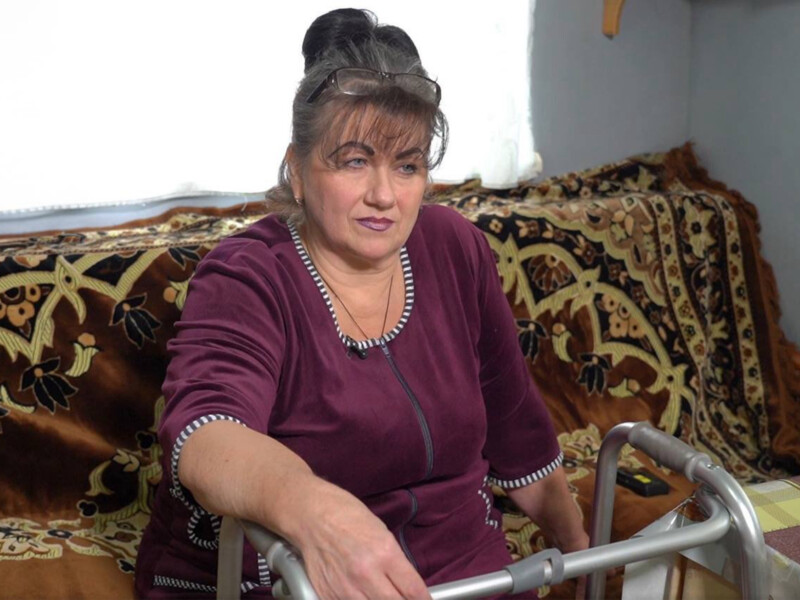 "Завдяки пластині все буде добре". Фонд Ріната Ахметова допоміг у лікуванні важкопораненої жительки Торецької громади