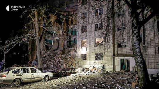 На Сумщині безпілотник влучив у багатоповерхівку: є загиблі