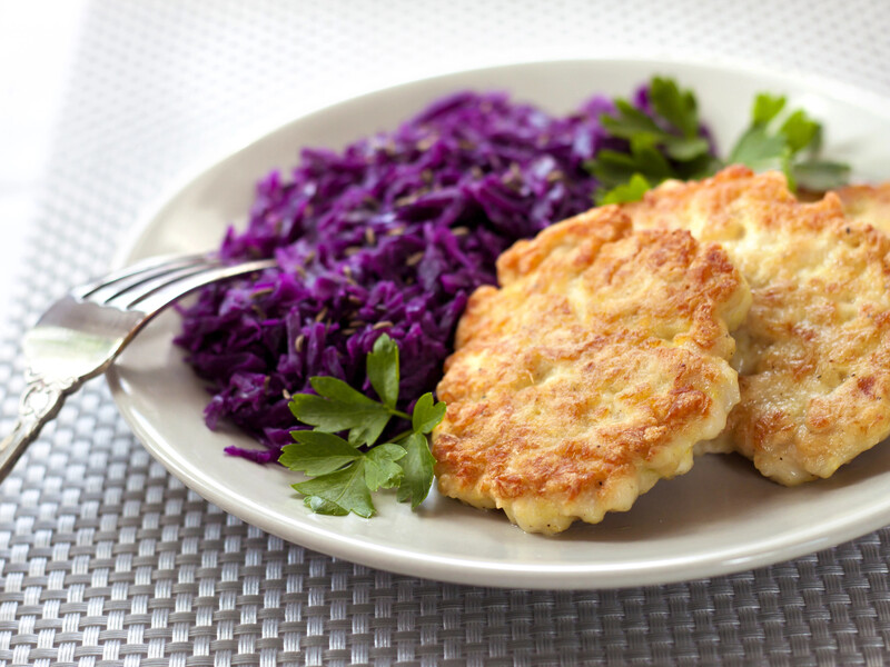 До маринованого курячого філе добавте це – і вийдуть апетитні курячі оладки