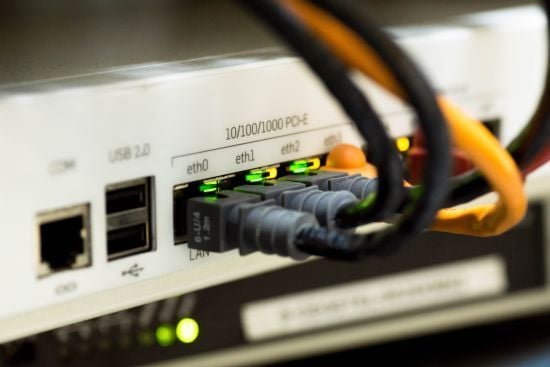 Щоб Wi-Fi працював без світла: як підключити роутер до повербанка
