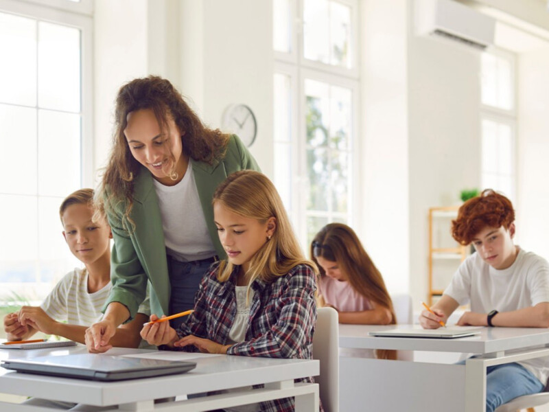 "1000 днів війни. Мій шлях". На конкурс есе музею "Голоси Мирних" Фонду Ріната Ахметова надійшло понад 4 тис. робіт "1000 днів війни. Мій шлях". На конкурс есе музею "Голоси Мирних" Фонду Ріната Ахметова надійшло понад 4 тис. робіт