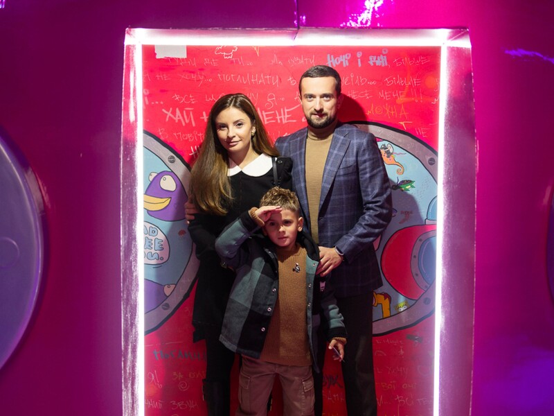 Радник міністра оборони України Тимошенко засвітився на закритому заході в Mонатика. Фото