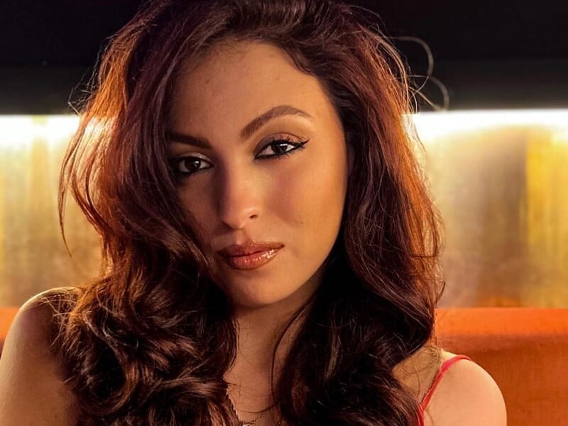 "Я хотіла цього". Донька Полякової розповіла про свій перший інтимний досвід