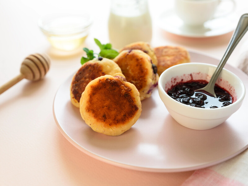 Рецепт, що перевірений роками – ніжні сирники, як у дитячому садку