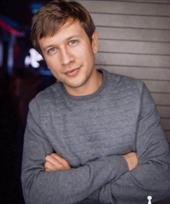 Дмитро Ступка замилував святковими фото з Беверлі-Гіллз з новою обраницею і підрослою донькою