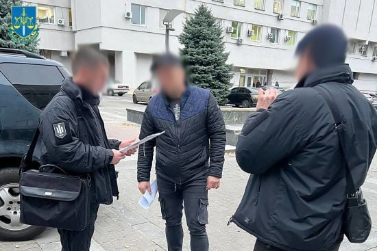 Змушував підлеглих будувати йому будинки: на Дніпропетровщині викрили командира військової частини