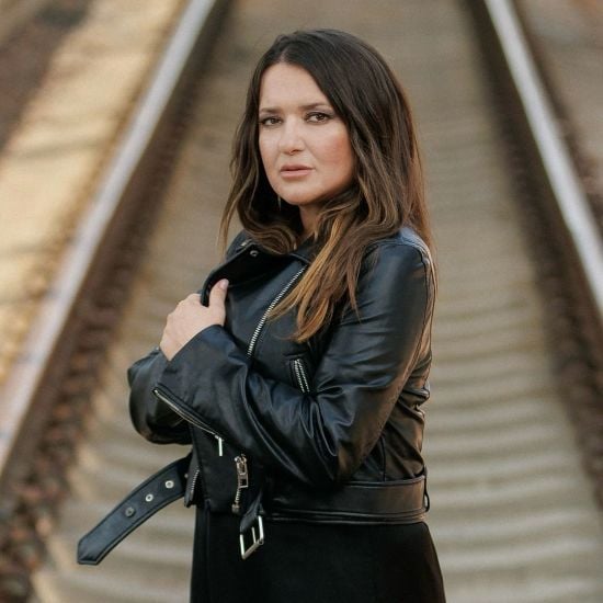 Могилевська показала, як в обіймах донечок ховалася в бомбосховищі: "Збили ракету над головою"