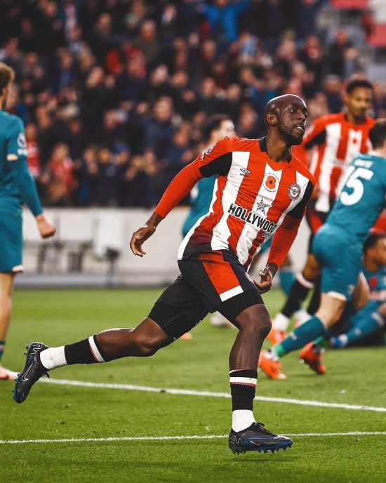 "Брентфорд" з Ярмолюком здобув вольову перемогу над "Борнмутом" із Забарним в АПЛ (відео)