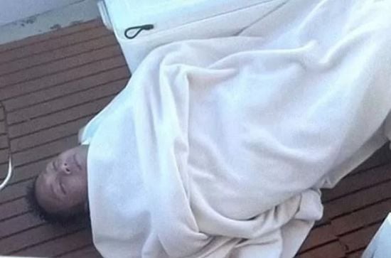 Увесь посинів: чоловік випав із судна і 19 годин плавав у відкритому морі – фото