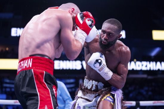 Відомий український боксер програв непереможному американцю у чемпіонському поєдинку (відео)