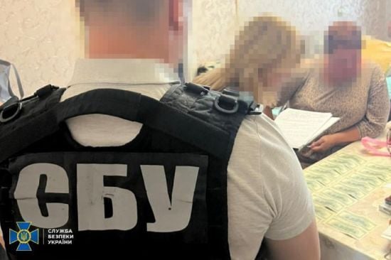 Вимагала хабар у паралізованого воїна ЗСУ: на Кіровоградщині затримано керівницю районної МСЕК
