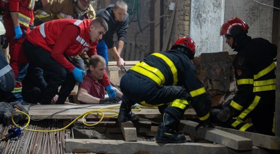 У центрі Києва на чоловіка впала 500-кілограмова стіна