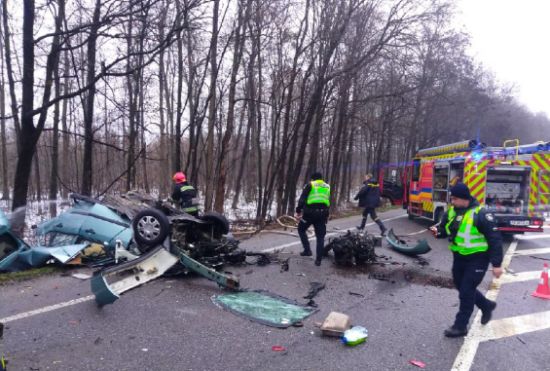 Легковик розірвало навпіл: на Вінниччині сталося моторошне ДТП