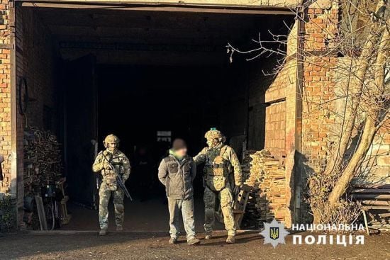 У центрі Києва хотіли підірвати поліцейських: момент зняли приховані камери