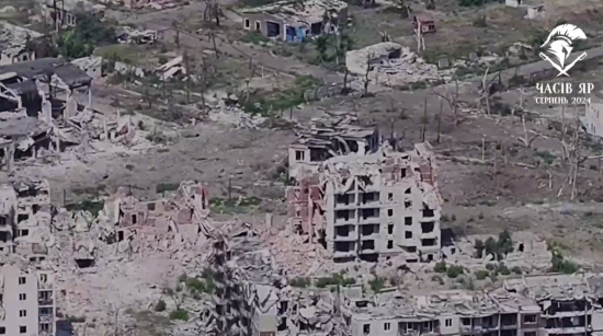 Бої за Часів Яр: ворог кинув на місто одразу і десантні, й механізовані частини Бої за Часів Яр: ворог кинув на місто одразу і десантні, й механізовані частини